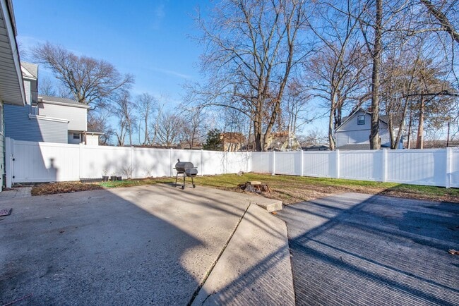 145 Reade St in Englewood, NJ - Foto de edificio - Building Photo