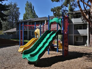 14190 SW Allen Blvd in Beaverton, OR - Building Photo - Building Photo