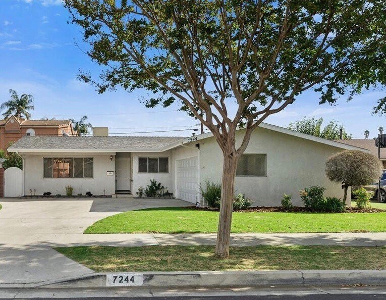 7244 Jumilla Ave in Winnetka, CA - Foto de edificio