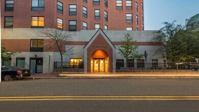 10 Magazine St, Unit 603 in Cambridge, MA - Foto de edificio - Building Photo