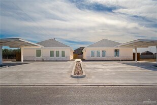 18 Vision St in Rio Grande City, TX - Building Photo