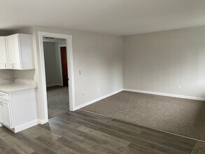 1205 Cora St SE, Unit C in Lacey, WA - Foto de edificio - Building Photo