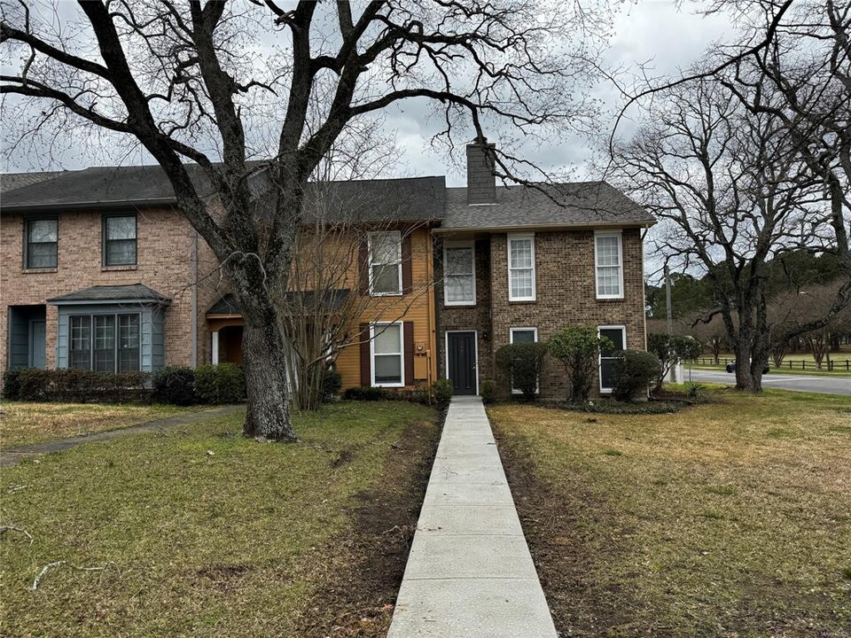 1596 Cobblestone Ct in Montgomery, AL - Building Photo