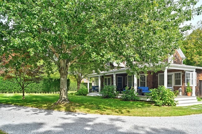 15 Buell Ln in East Hampton, NY - Foto de edificio - Building Photo