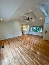 5 Pleasant St in Stonington, CT - Building Photo - Building Photo