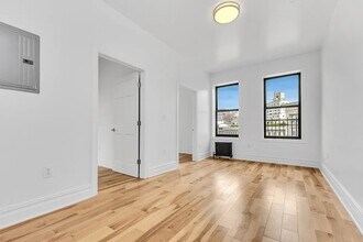 160 Waverly Pl in New York, NY - Building Photo - Building Photo