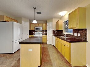 1071 Royal Marquis Cir in Ocoee, FL - Building Photo - Building Photo