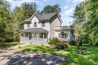 569 Lake Dr in Tappahannock, VA - Building Photo - Building Photo