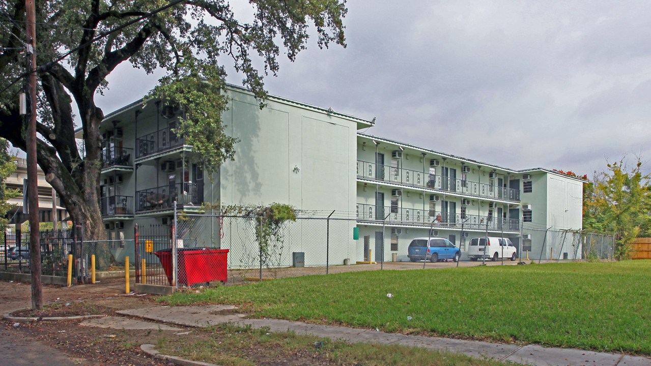 Oak Tree Apartments in New Orleans, LA - Foto de edificio