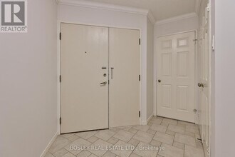 131 Beecroft Rd in Toronto, ON - Building Photo - Building Photo