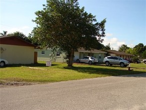 Omega Apartments in Bradenton, FL - Building Photo - Building Photo