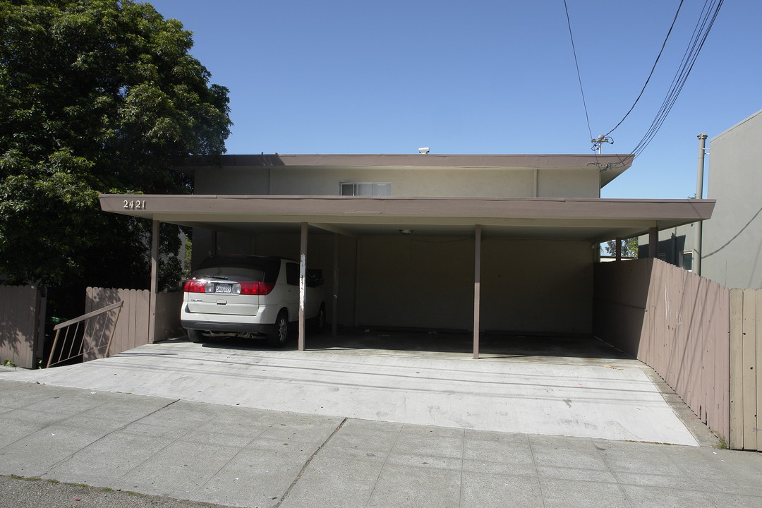 2421 Damuth St in Oakland, CA - Building Photo