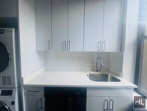 WEST 72 STREET in New York, NY - Building Photo - Building Photo