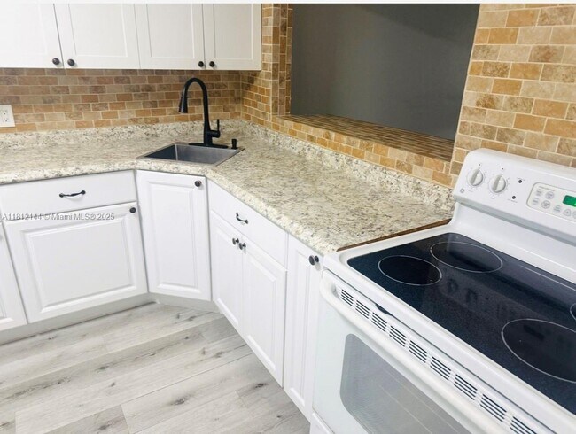 1550 NE 191st St in Miami, FL - Building Photo - Building Photo