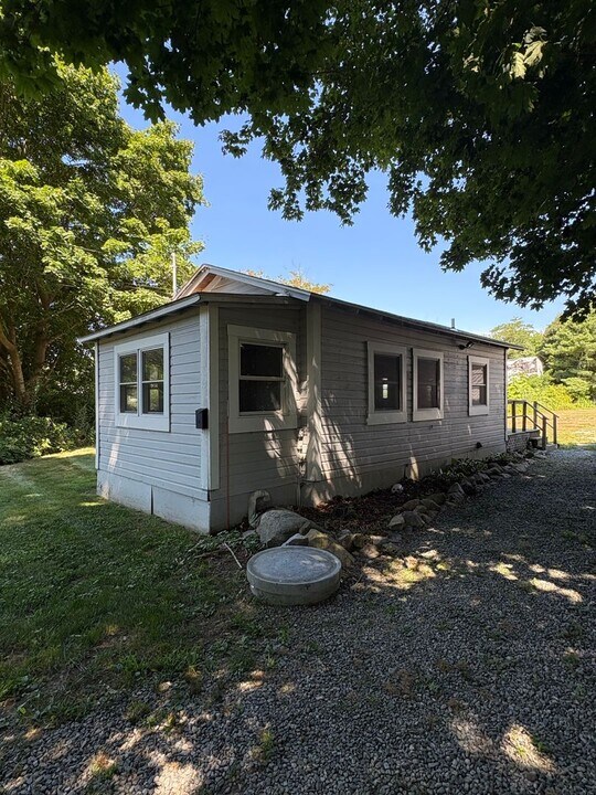 10 Main Pl in Groton, CT - Building Photo