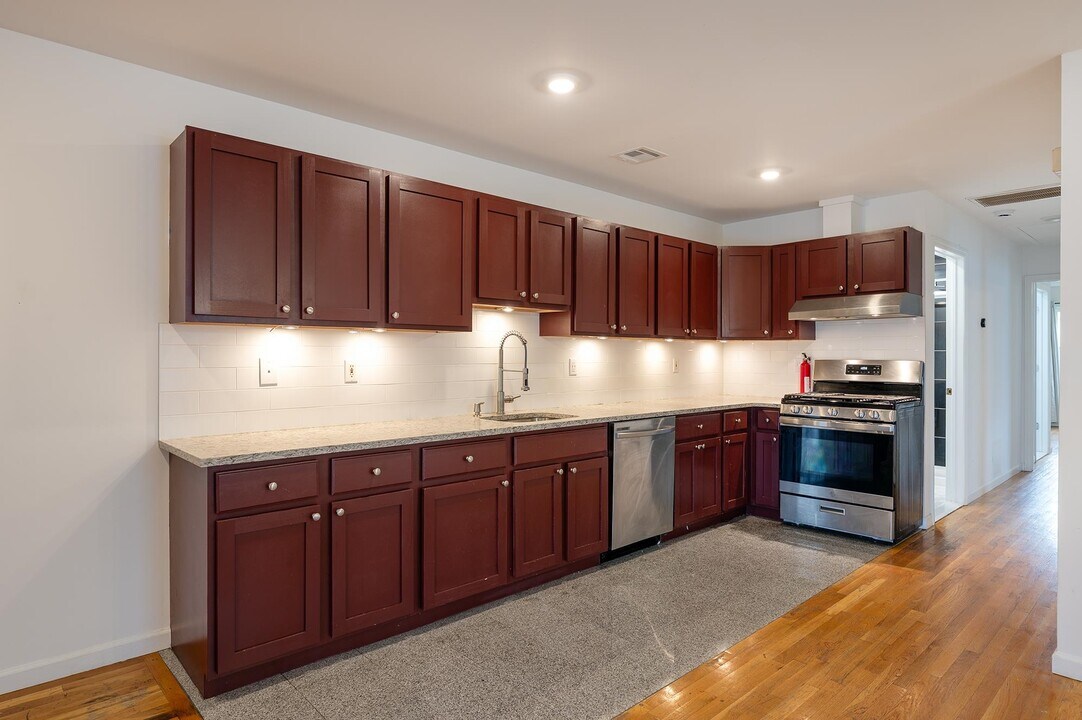 108 Claremont Ave in Jersey City, NJ - Foto de edificio