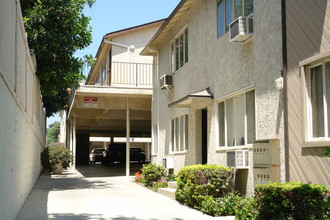 619 E Cypress Ave in Burbank, CA - Building Photo - Building Photo