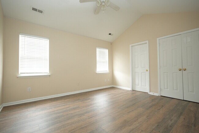 property at 7915 Bella Vista Ct