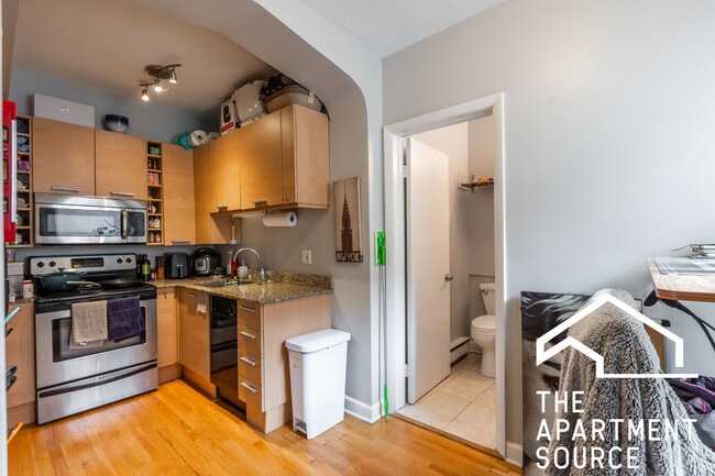 734 W Bittersweet Pl, Unit 108