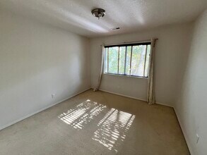 5906 NE Skipton St in Hillsboro, OR - Building Photo - Building Photo
