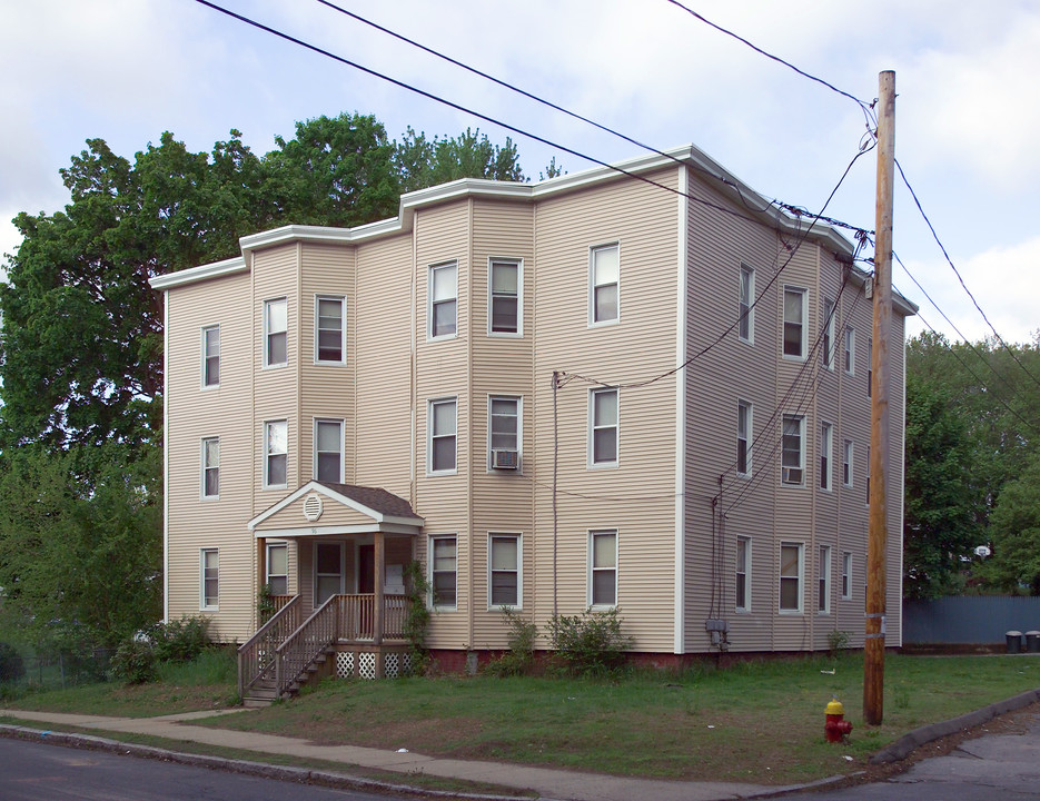 96 Nonotuck Ave in Chicopee, MA - Foto de edificio