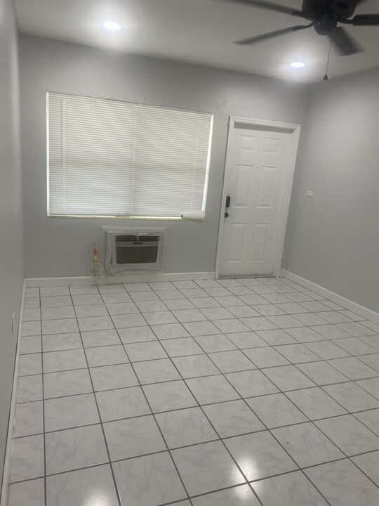 1270 NE 136th Ter, Unit Apt 3 in North Miami, FL - Building Photo