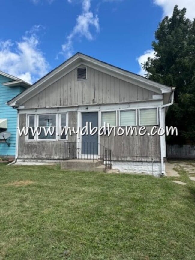 property at 2433 Wayne Trce