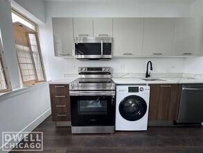 1555 W Hollywood Ave in Chicago, IL - Foto de edificio - Building Photo