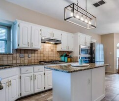 610 Butternut Dr in Garland, TX - Building Photo