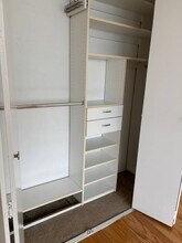 2 Bay Club Dr in Queens, NY - Building Photo - Building Photo