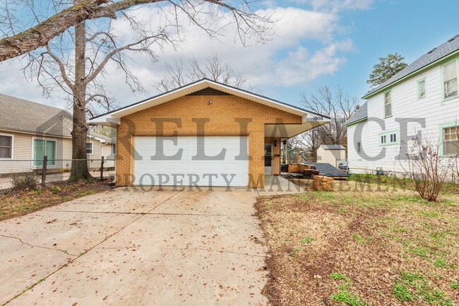 property at 1908 N Jeanette St