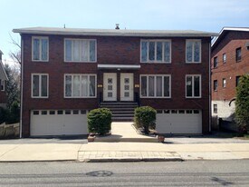 426 Plateau Ave, Unit Rear in Fort Lee, NJ - Building Photo
