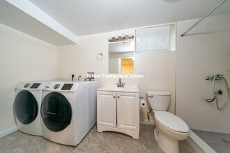 124 Forest St, Unit 1 in Medford, MA - Foto de edificio - Building Photo