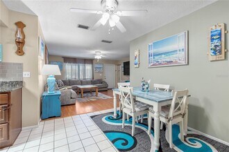 7258 57th Ave N in St. Petersburg, FL - Foto de edificio - Building Photo