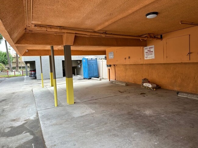 10009 Sepulveda Blvd in Los Angeles, CA - Foto de edificio - Building Photo