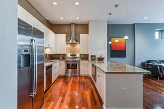 9 N Euclid Ave in St. Louis, MO - Foto de edificio - Building Photo