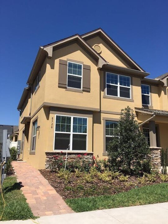 8520 Coventry Park Way in Windermere, FL - Building Photo