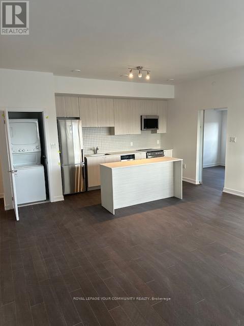 2433 Dufferin St in Toronto, ON - Building Photo