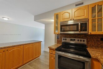 1500 Bay Rd, Unit S-0660 in Miami Beach, FL - Building Photo - Building Photo