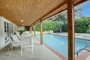 6790 SW 54th St in Miami, FL - Building Photo