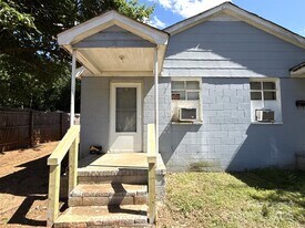 833 Reliance St in Charlotte, NC - Building Photo