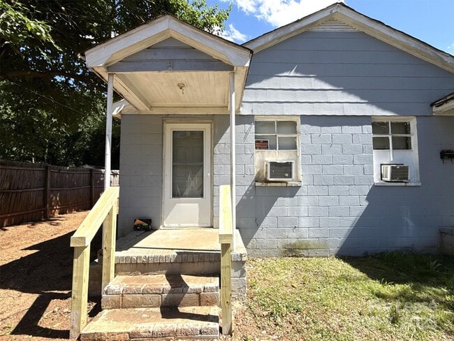property at 833 Reliance St