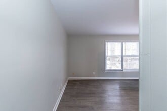 2811 Tully Square in Winston-Salem, NC - Building Photo - Building Photo