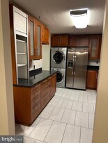307 Yoakum Pkwy in Alexandria, VA - Building Photo