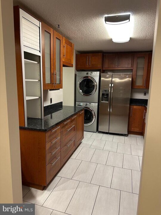 307 Yoakum Pkwy in Alexandria, VA - Building Photo