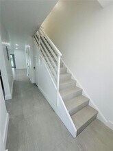 7157 W 19th Ct in Hialeah, FL - Foto de edificio - Building Photo