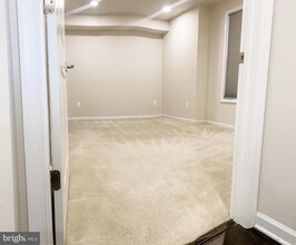 23275 Milltown Knoll Square-Unit -111 in Ashburn, VA - Foto de edificio - Building Photo