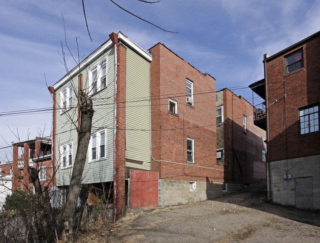 2020-2022 Brownsville Rd in Pittsburgh, PA - Building Photo - Building Photo