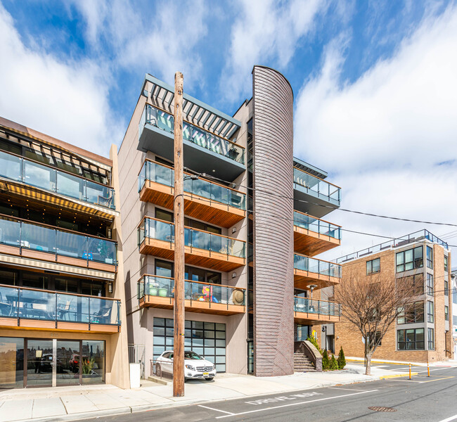 215 Manhattan Ave in Union City, NJ - Foto de edificio - Building Photo