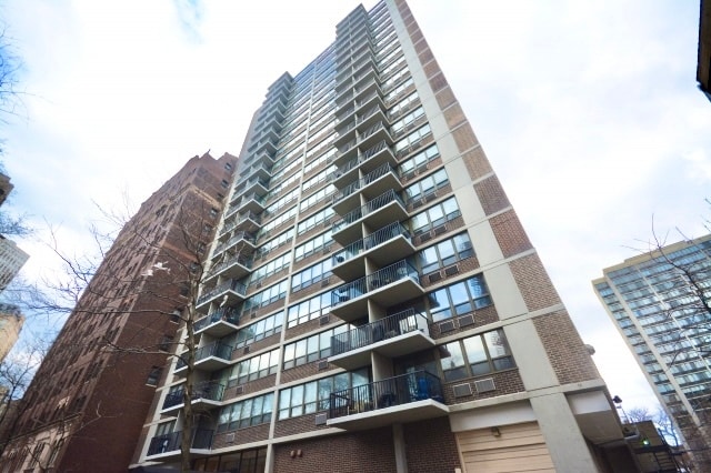 property at 2740 N Pine Grove Ave